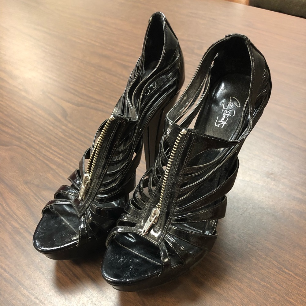 high heels black